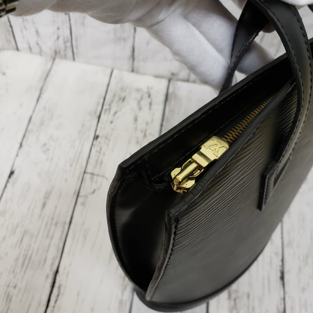 LOUIS VUITTON Epi Saint Jacques in Black - Picture 9 of 11